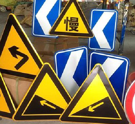 龙南标识标牌中颜色的确定是很重要的。